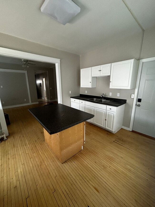 Building Photo - 214-216 N 2nd Ave E Unit 216 1