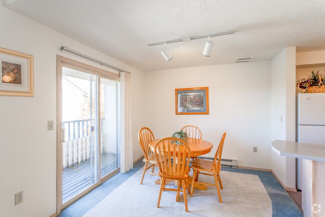 2BR, 1BA - 902 SF