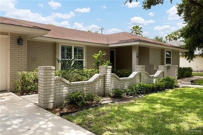 Photo - 15 Palm Valley Dr E