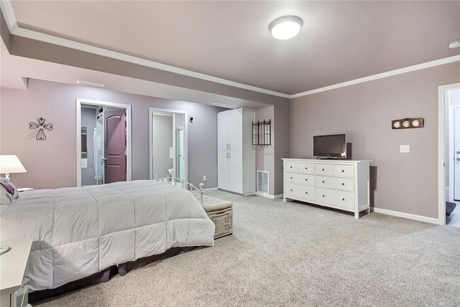 Photo - 8124 138th St E Unidad Studio