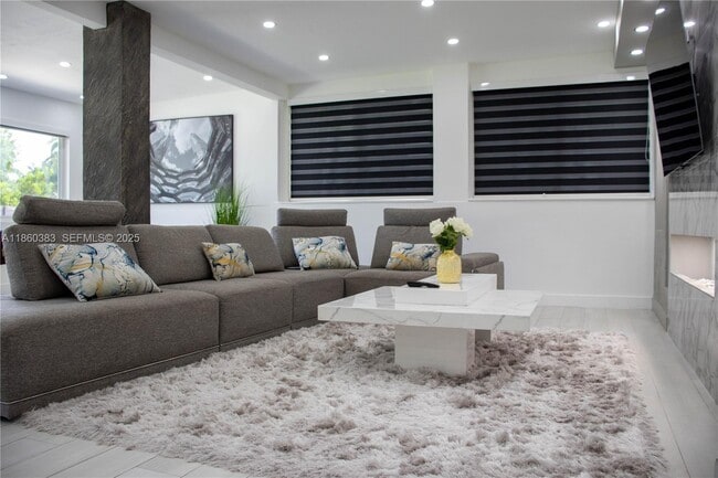 Photo - 295 NE 150th St