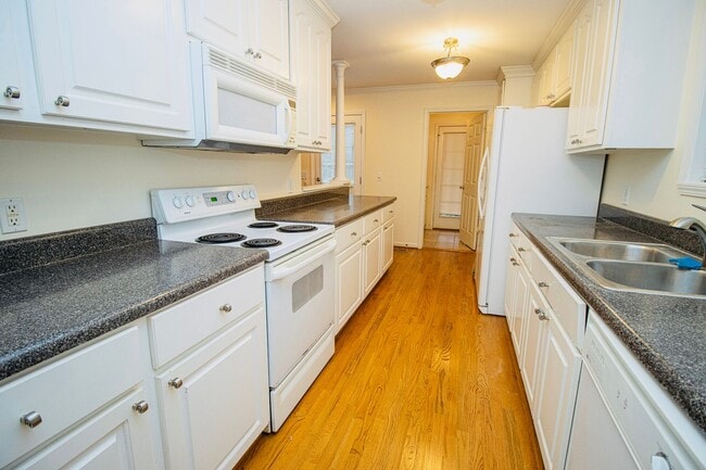 Photo - Charming 3 Bedroom, 2 Bathroom in Rosewood...