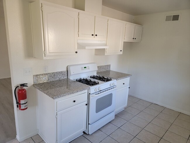 Photo - 2042 E 19th St Unidad B