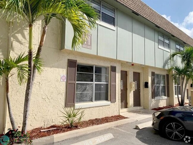 Building Photo - 4653 NW 9th Dr Rental