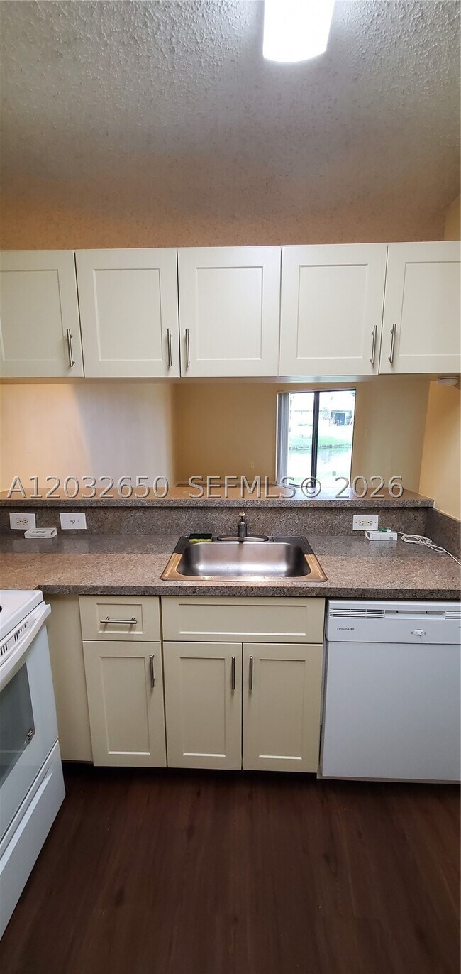 9823 Nob Hill Ct Unit 9823