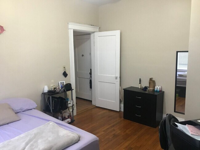 Photo - 2 Bed on the Green Line for August