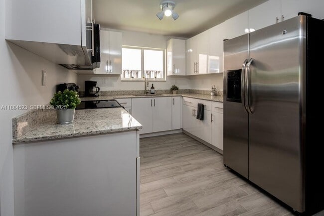 Photo - 2800 SW 4th St