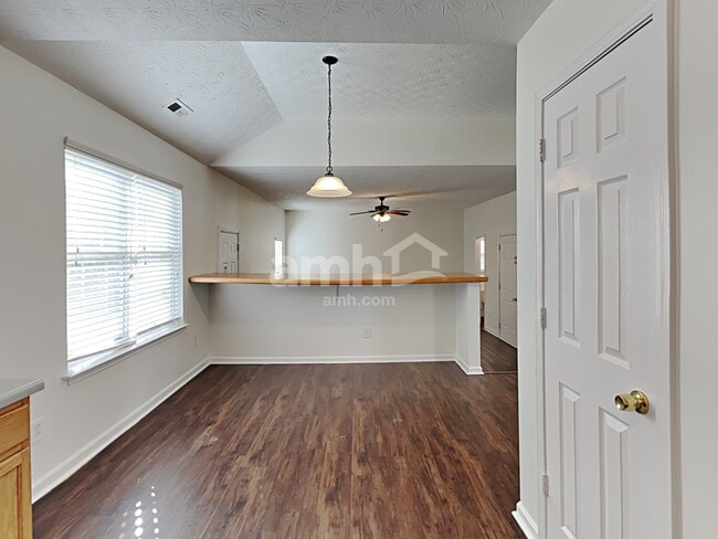 Photo - 2521 Fairstone Ave