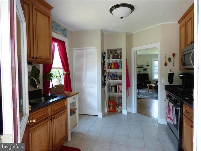 Building Photo - 718 Church Hill Rd