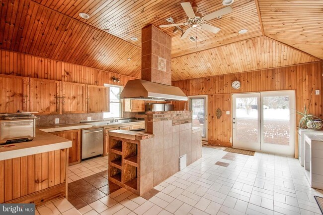 Photo - 6561 Shady Side Rd