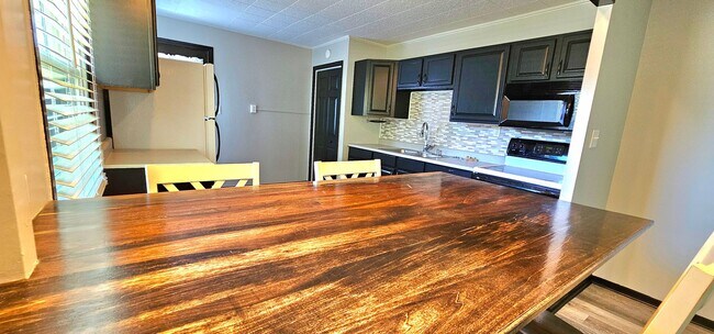 Photo - 3 Bedroom House Ontario Schools (no metro)