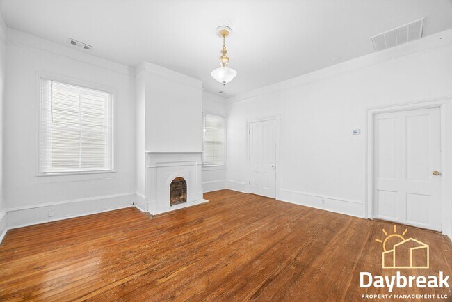 112 E Anderson St Unit 112 E Anderson St. B (Upstairs)