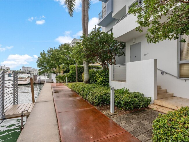 Photo - 155 N Shore Dr