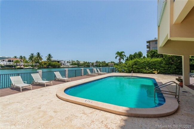 Photo - 9341 E Bay Harbor Dr Unit 6D