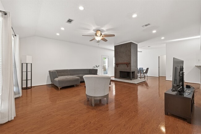 Photo - 1506 Apple Park Dr