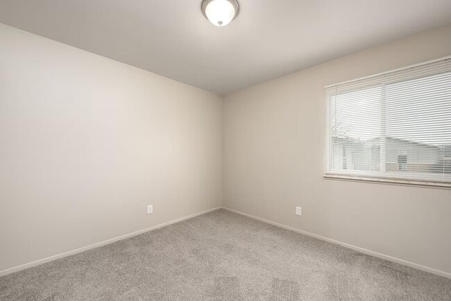 Photo - Everett Apartments - 115-08
