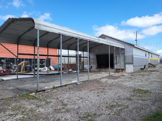 Photo - 1048 N US Hwy 17 92