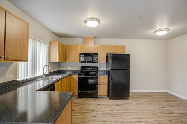 Photo - Legacy Oaks Apartments