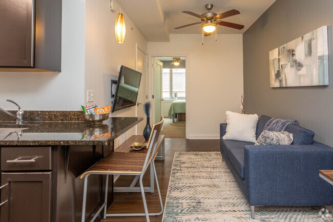 1BR, 1BA - 561 SF - Living Room