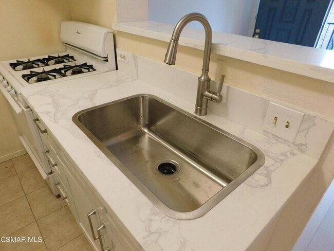 Building Photo - 6213 Whitsett Ave Unit 6213 Rental