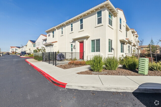 Building Photo - 5301 E Commerce Way Rental