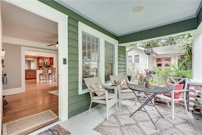 Photo - 953 Gilbert St SE