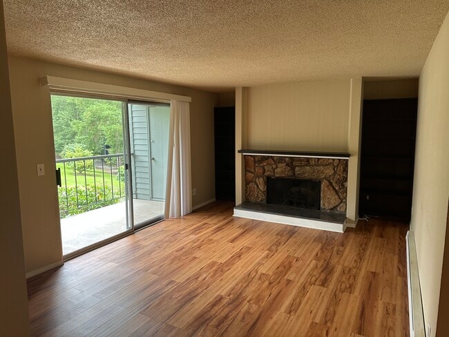 Photo - 4641 W Lake Sammamish Pky SE Unidad F-204