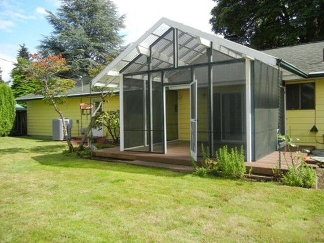 Photo - Great 3 Bedroom Ranch in Vancouver!