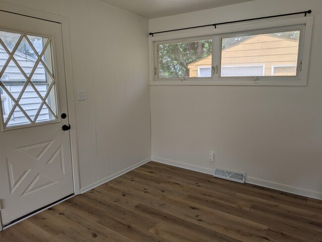 Photo - 311 Stewart Dr