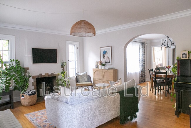 Photo - 2037 Ivanhoe St