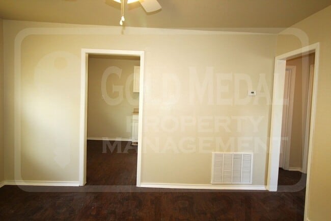 Photo - 1000 Morris Dr