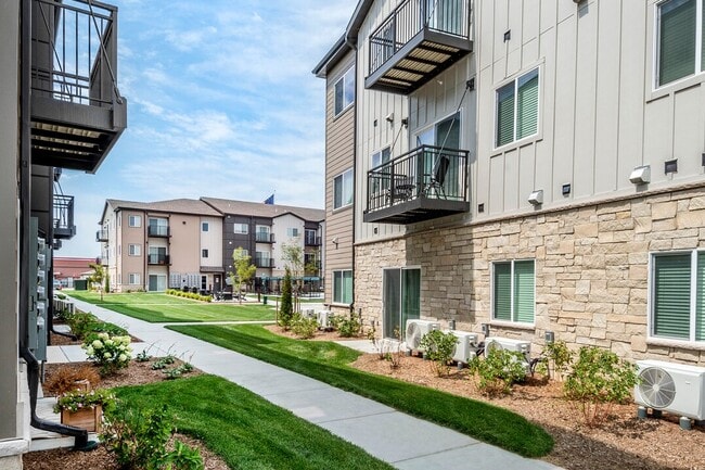 Photo - The Reserve on 77