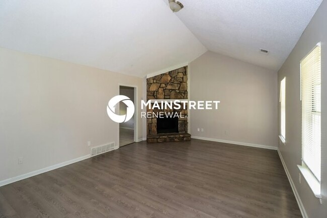 Photo - 3 Bedroom Pet-Friendly Home in Millington, TN with Main Street Renewal