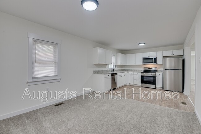 Photo - 2753 Hazel St