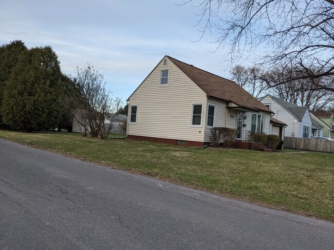 Photo - 230 W Molloy Rd