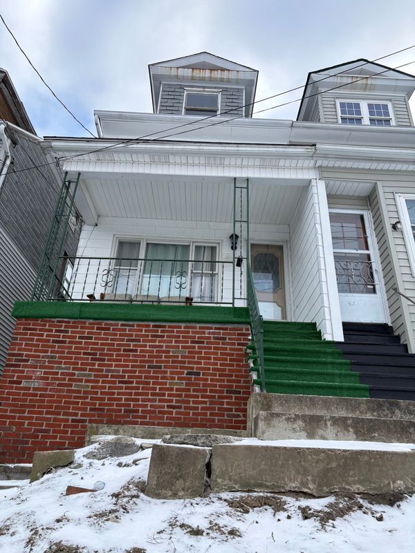 Building Photo - 657 Pine Hill St