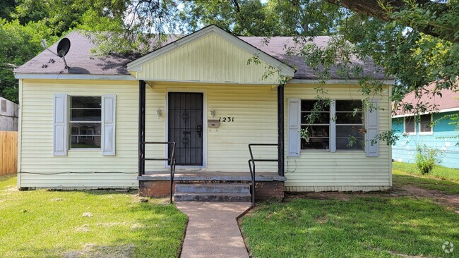 Building Photo - 1231 Waller Ave Rental