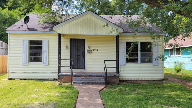 Building Photo - 1231 Waller Ave Rental