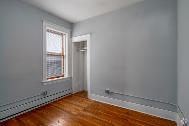 1BR, 1BA - 400SF - Bedroom