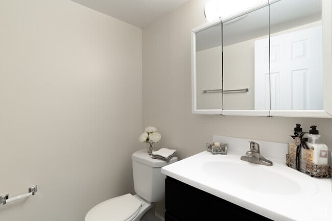 2BR, 2BA - 991SF- Second Bathroom