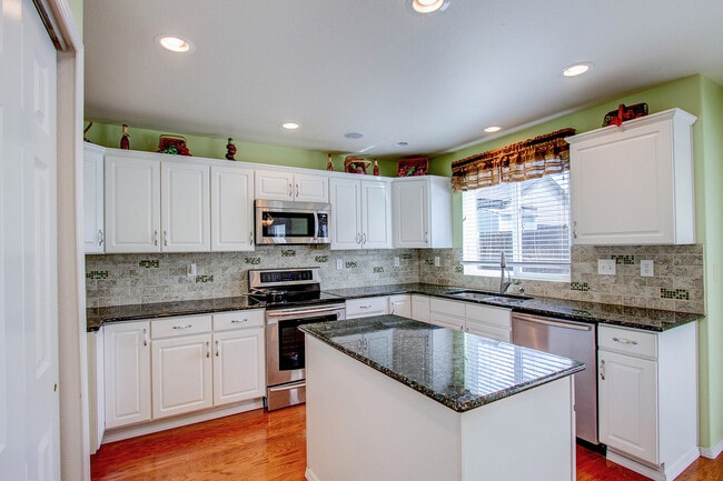 Photo - Impeccable 5 Bedroom Home with Mountain Views