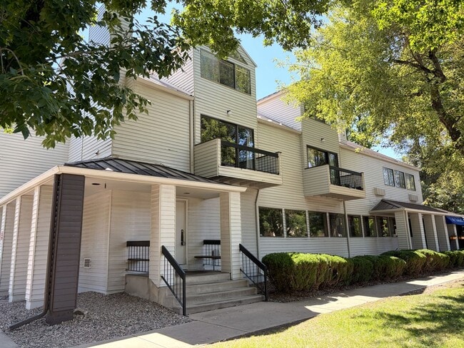 Building Photo - 524 W Laurel St Unit B