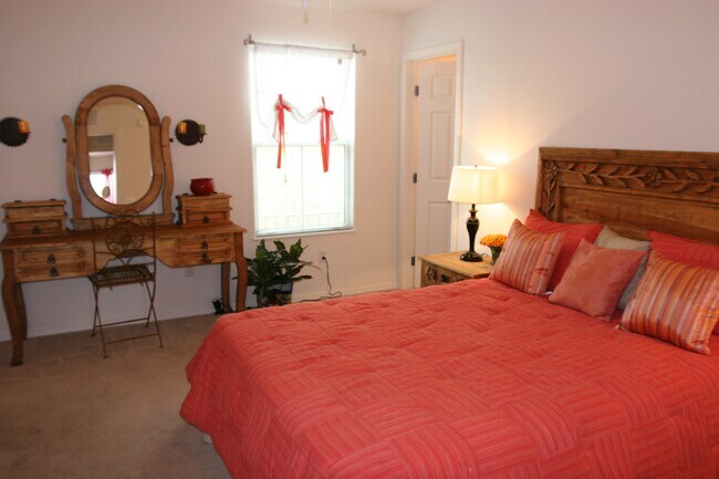 Dormitorio - Senior Living at Matthew Henson Apartments