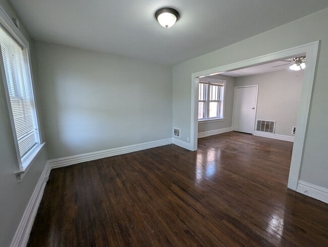 Building Photo - 4750 S Grand Blvd Unit 2N Rental