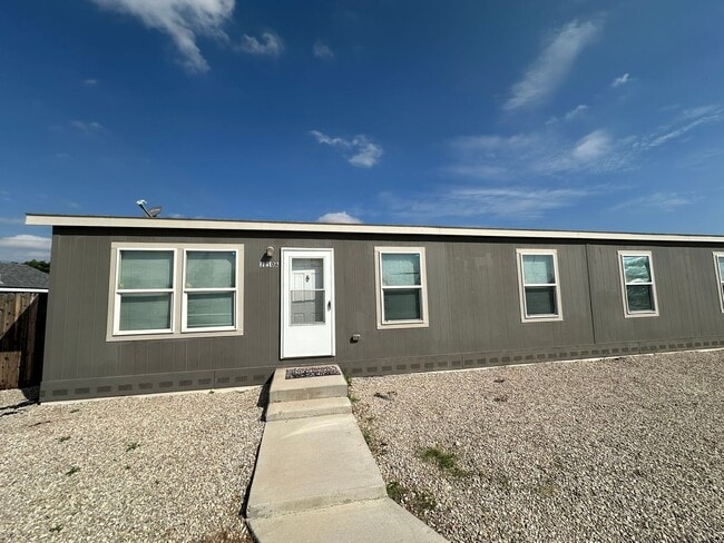 Building Photo - 3 Bed 2 Bath Duplex