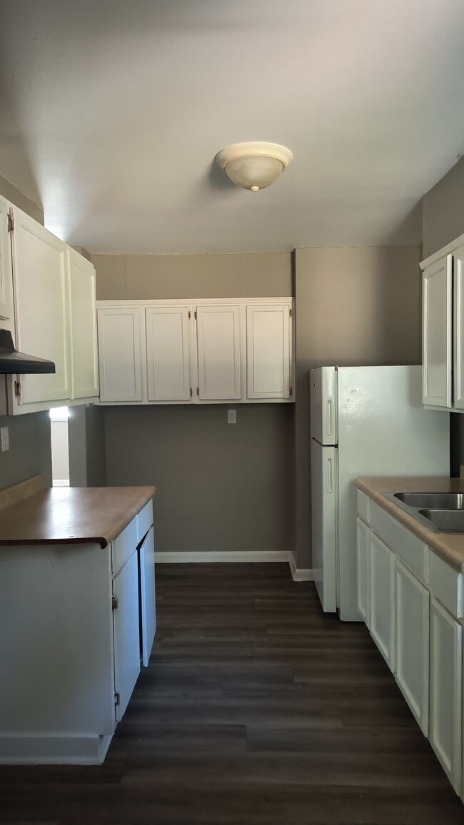 Photo - 2401 Howard Dr