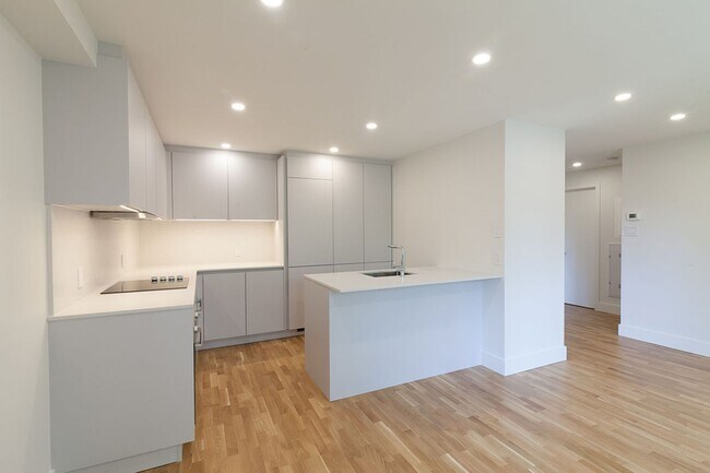 Photo - 1525 Av. Victoria Unit 305