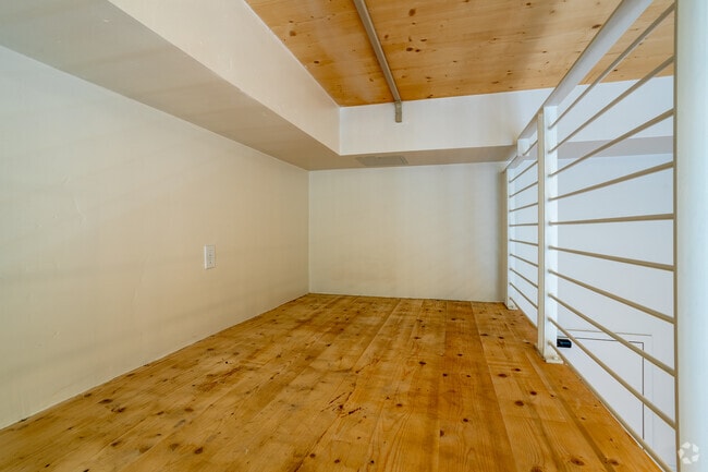 Studio 358SF