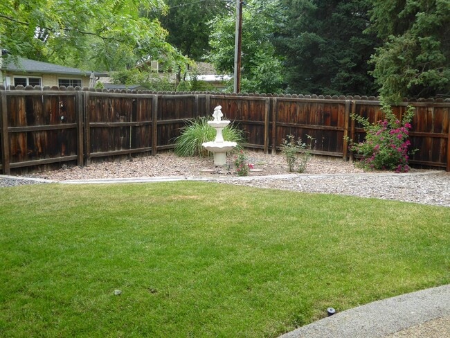 Photo - 7573 Lee Dr
