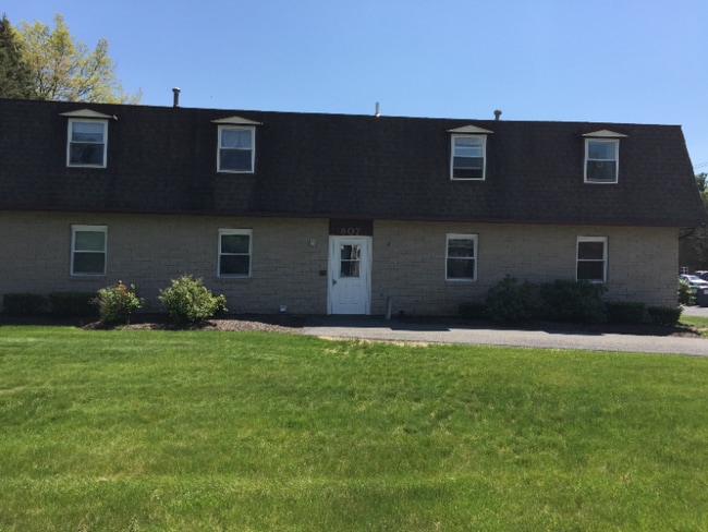 Building Photo - 807 Rainbow Dr Unit 1